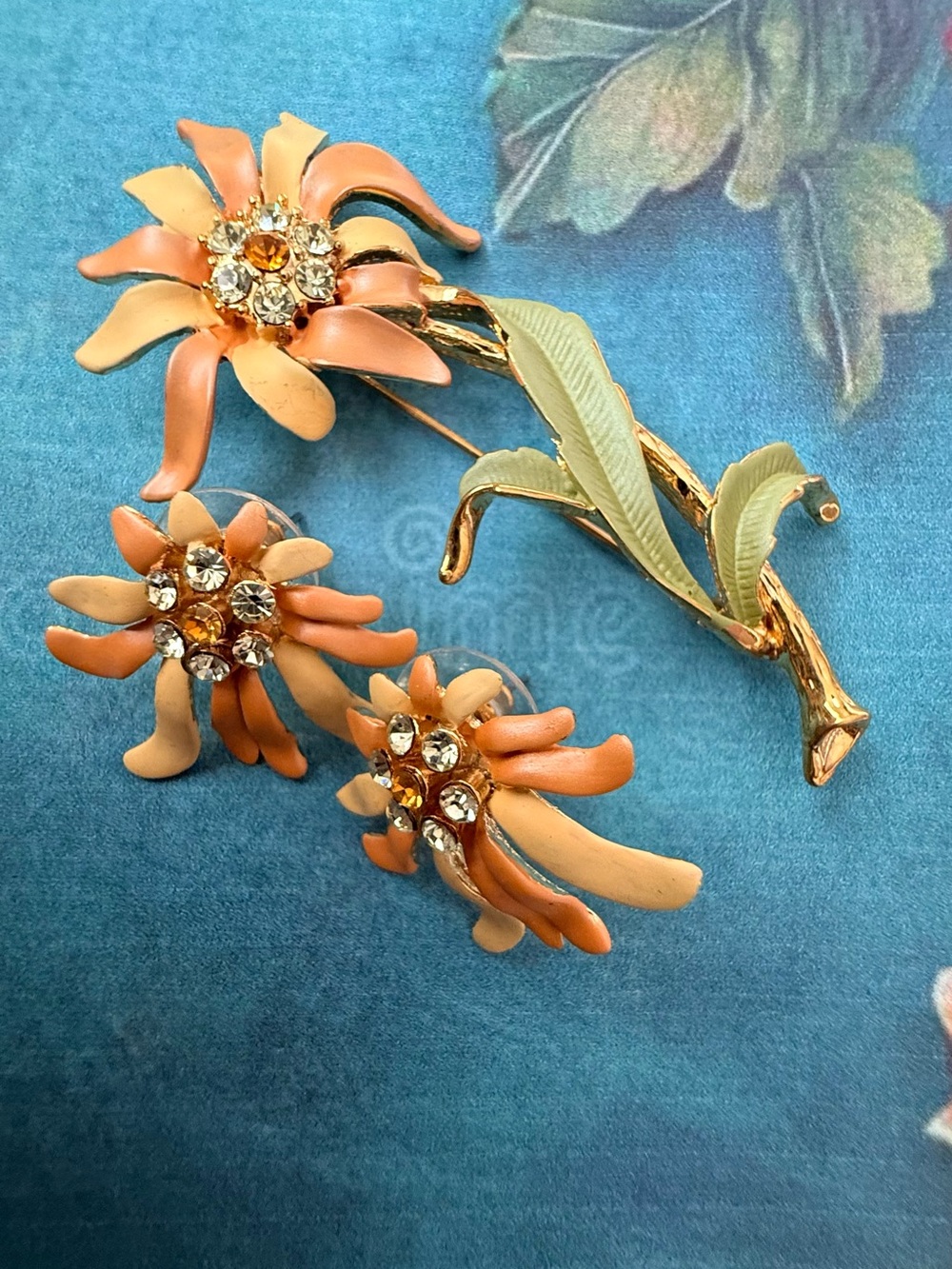 Vintage-Inspired Peach Floral Brooch and Earring Set